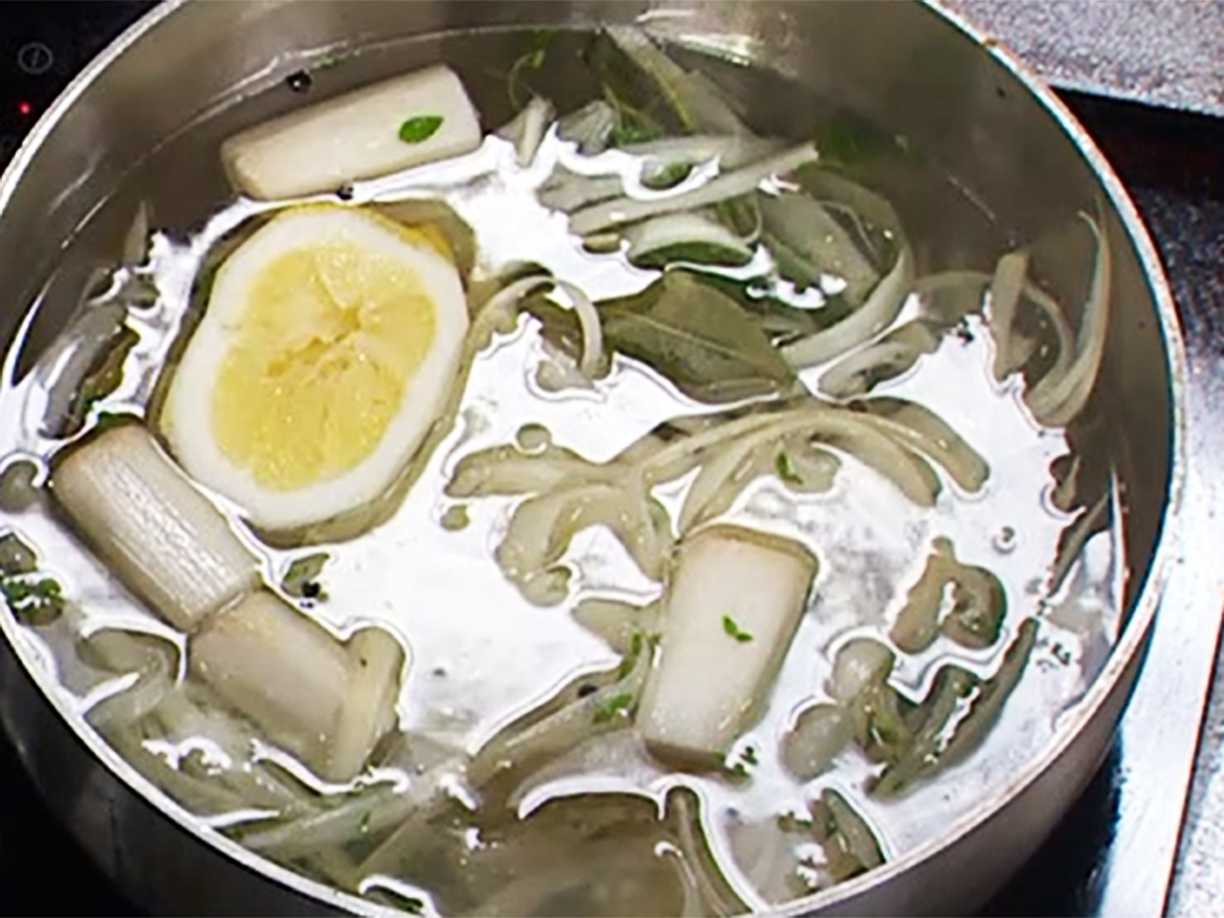 Vit sparris i aromatisk lag