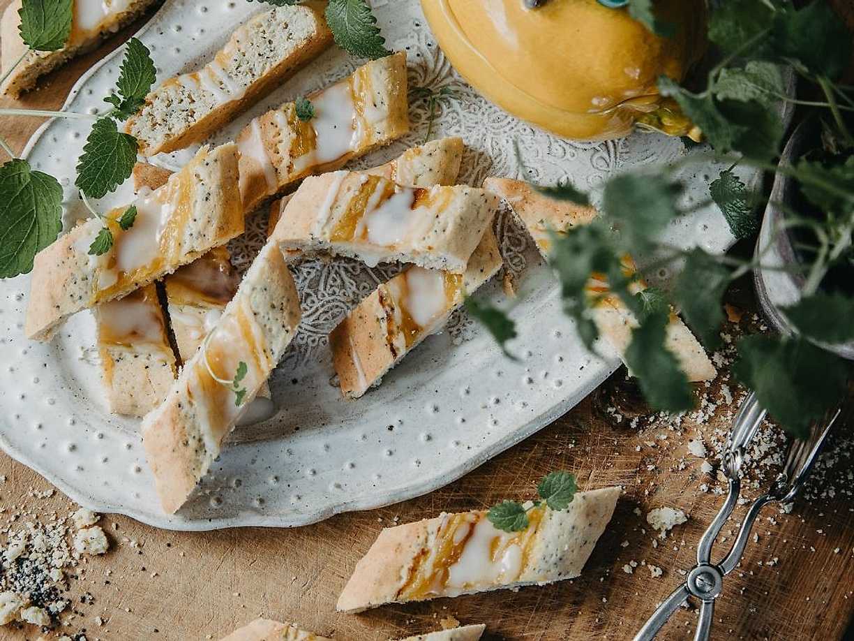 Wienerstänger med vallmofrön och lemon curd/wienerstanger-med-vallmofron-och-lemon-curd