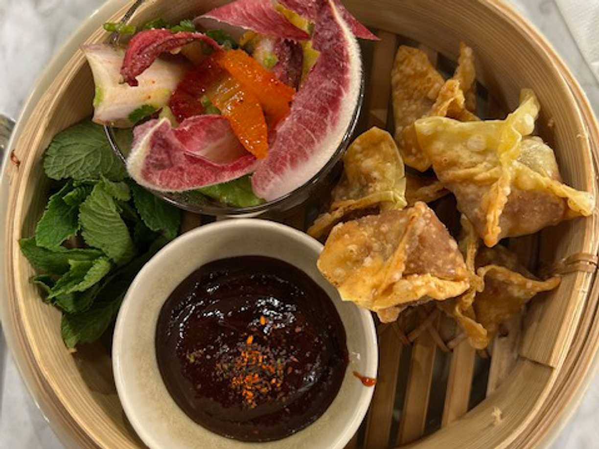 Wontons med krispig anka och het hoisindressing