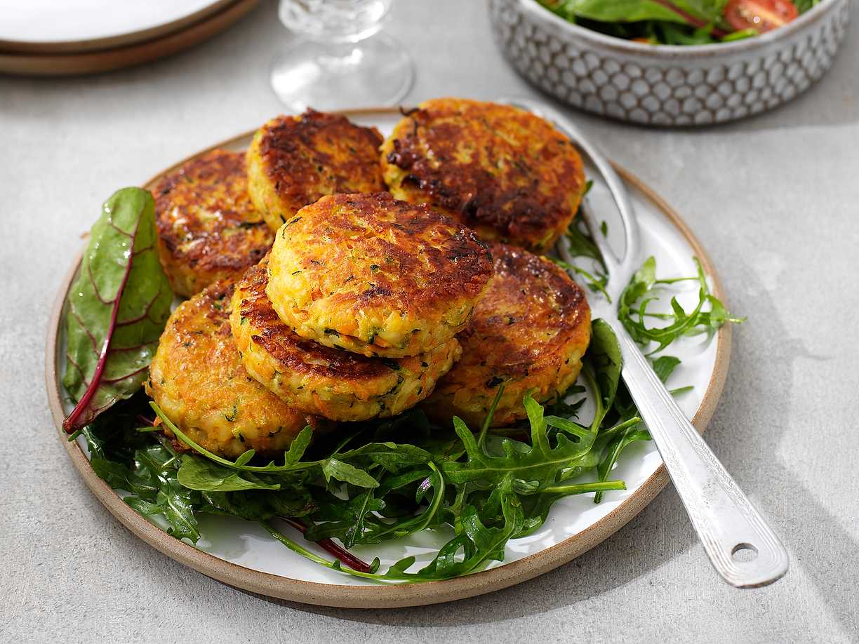 Halloumibiffar med morot och zucchini