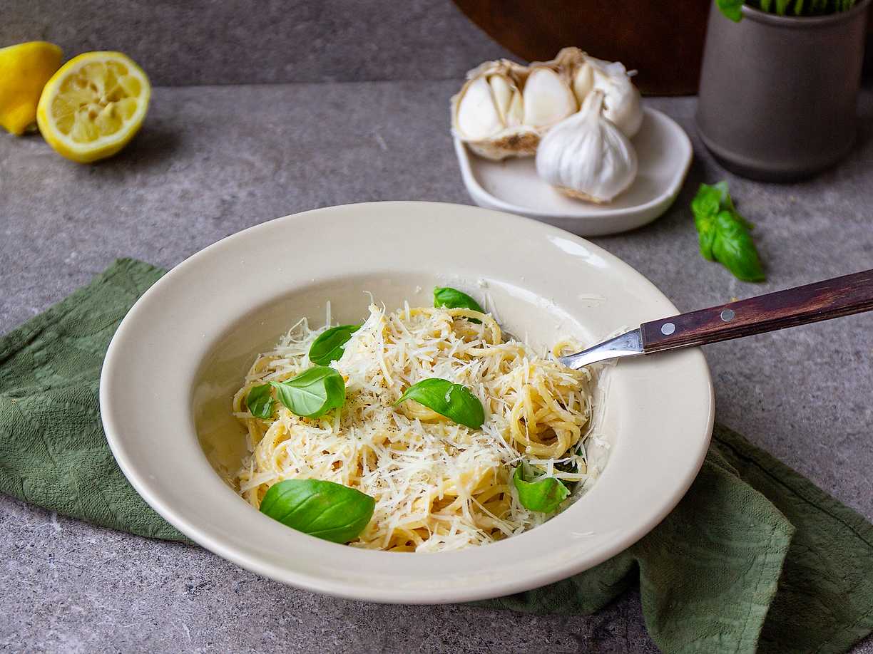 Krämig citronpasta cacio e pepe