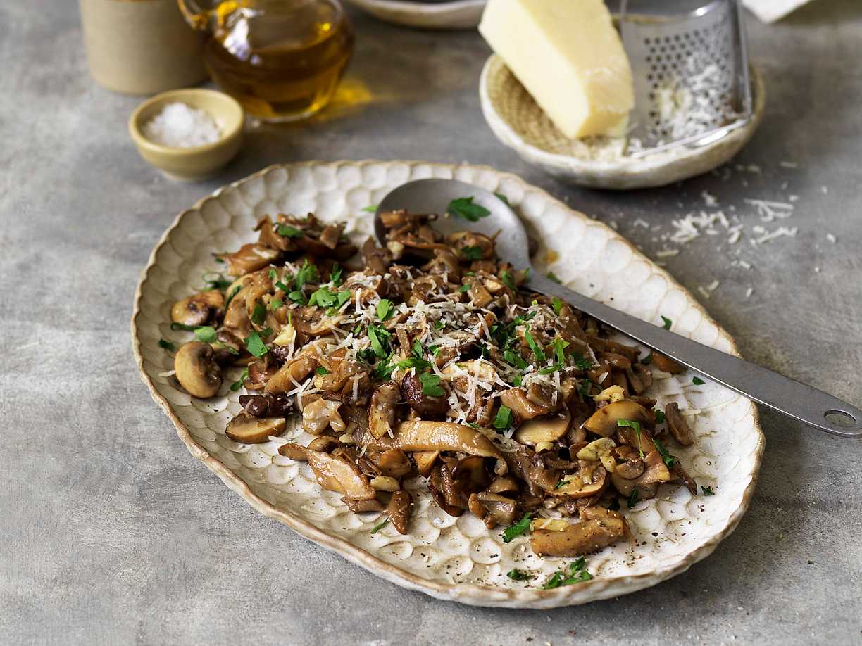 Stekt svamp med vitt vin och pecorino