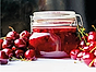 Amaretto-inkokta körsbär