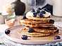 Amerikanska pannkakor med blåbär och sirap