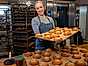 Glutenfritt kräver mer kemi än vanlig bakning, konstaterar Lina Wallentinson