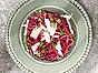 Bönspaghetti med rödbetspesto och höstsallad