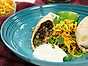 Burritos med svarta bönor och rotfruktssallad