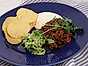 Chili con carne med avokadoröra, gräddfil och nachochips