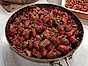Chorizo kokt i rödvin med böner och persilja