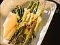 Cipolline ed asparagi allo spiedo - grillad knipplök och sparris