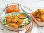 Cornflakes-nuggets med sweet chilisås och kålsallad