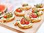 Crostini med getostkräm och jordgubbar