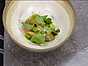Crudo av hamachi med preserverad rabarber