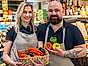 Jessica Liljegren och Ninos Sharro är frukt- och grönsakshandlare