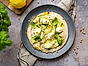Enkel tortillapizza med zucchini, citron och pinjenötter Philadelphia