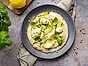 Enkel tortillapizza med zucchini, citron och pinjenötter Philadelphia