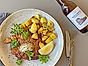 Frasig kycklingschnitzel med sardellsmör och citronpotatis Melleruds