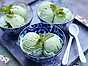 Glass med matcha green tea