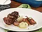 Karréspett med ugnsbakad lök och rosépepparpotatis