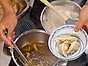 Klassiska kinesiska dumplings med fläsk och räkor