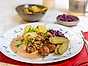 Köttbullar med gräddsås och rödkål