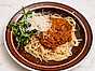 Köttfärssås och spagetti med rucola