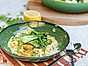 Krämig laxpanna med röd curry och sesamstekt pak choi