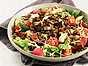 Krispig sallad med het tofu, shiitake och sesamdressing