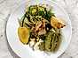 Kycklingbröst på benet med grillad sensommarsallad