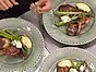 Lammracks med pommes Anna och Paloisesås
