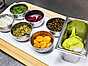Ingredienser till råbiffen på Riche Från vänster: finhackad silverlök, persilja, cornichons och rödbetor, gravade äggulor, friterad kapris och persiljemajo