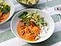 Lax i röd curry med kålsallad