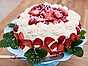 Maräng- och daimtårta med limemarinerade jordgubbar