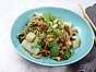 Nudelwok med fläskfärs och pak choi