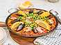 Paella med räkor och blåmusslor