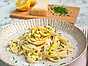 Pasta med zucchini och bakad vitlök