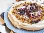 Pavlova med blåbär och rostade mandlar