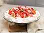 Pavlova med rabarberkompott och sirapsrostade nötter Dansukker