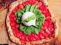 Pizza med burrata och färska tomater