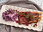Revbensspjäll med lingonglaze och coleslaw