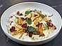 Ricottagnocchi, spetskål, stekt svamp och parmesansås