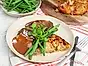 Ryggbiff med grönpepparsås, rösti och haricots verts