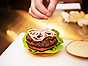 Så vill svenskarna ha sin hamburgare - lök på hamburgaren