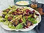 Sallad med bakad lök, hasselnötter och getostkräm