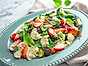 Sallad med mozzarella, grillad gurka, linser och jordgubbar