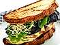 Sandwich med grillade grönsaker och hummus