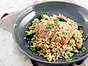 Sesamlax med egg fried rice