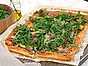 Smördegspizza med sill, potatis och jordärtskocka