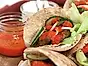 Snabb kebab i pita med paprikasås