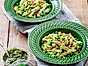 Snabb pasta med ricotta, örtpesto och ärtor